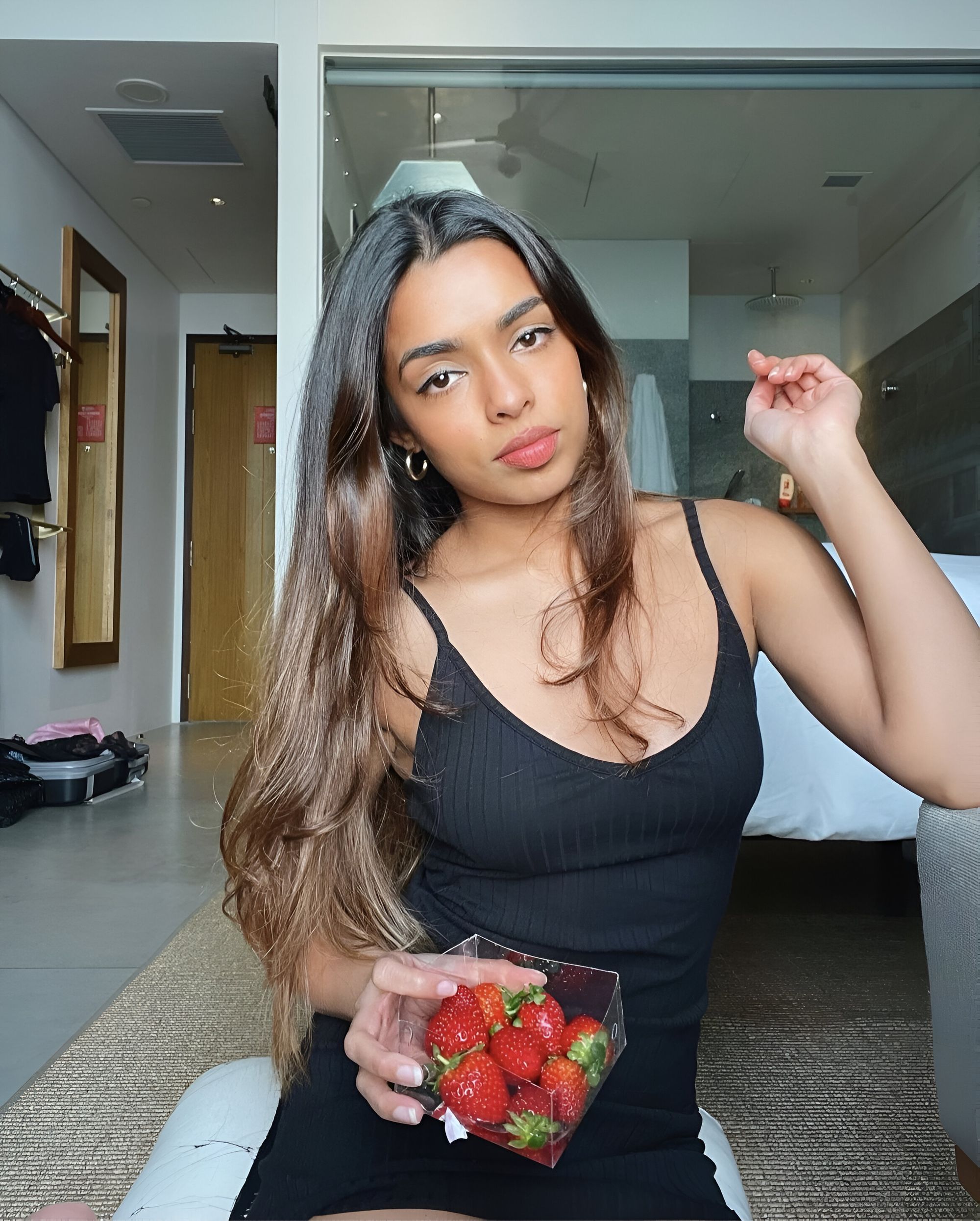 Tesaarah's Bold Move from 9 to 5 to Full-time Content Creation